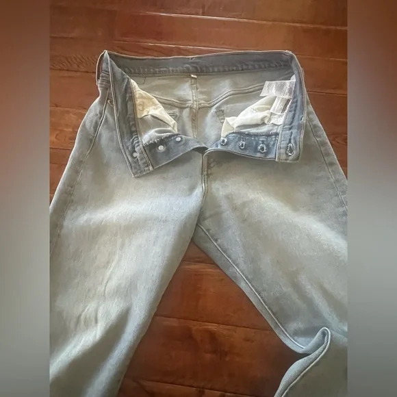 Levi's Premium Jeans Women's High Waist Straight Leg Light Blue Wash Size 29 - Picture 9 of 16